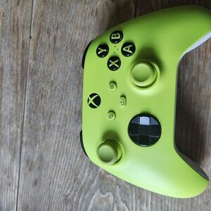 Microsoft Xbox Controller - Lime Green and Black